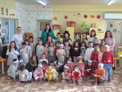 Седмица на четенето в ДГ "Трети март" с 4.Б клас от ОУ „Св. Климент Охридски“ – гр. Плевен 12