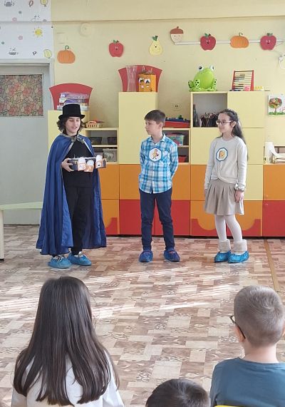 Седмица на четенето в ДГ "Трети март" с 4.Б клас от ОУ „Св. Климент Охридски“ – гр. Плевен 4